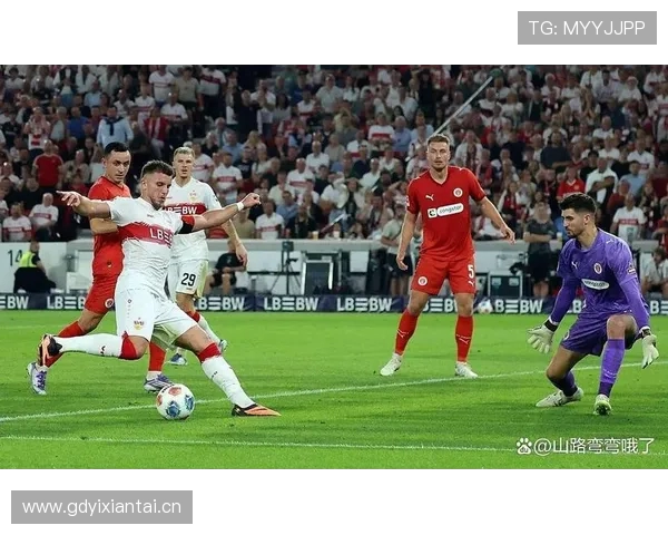 德甲历年冠军球队回顾：称霸赛季与黑马奇迹